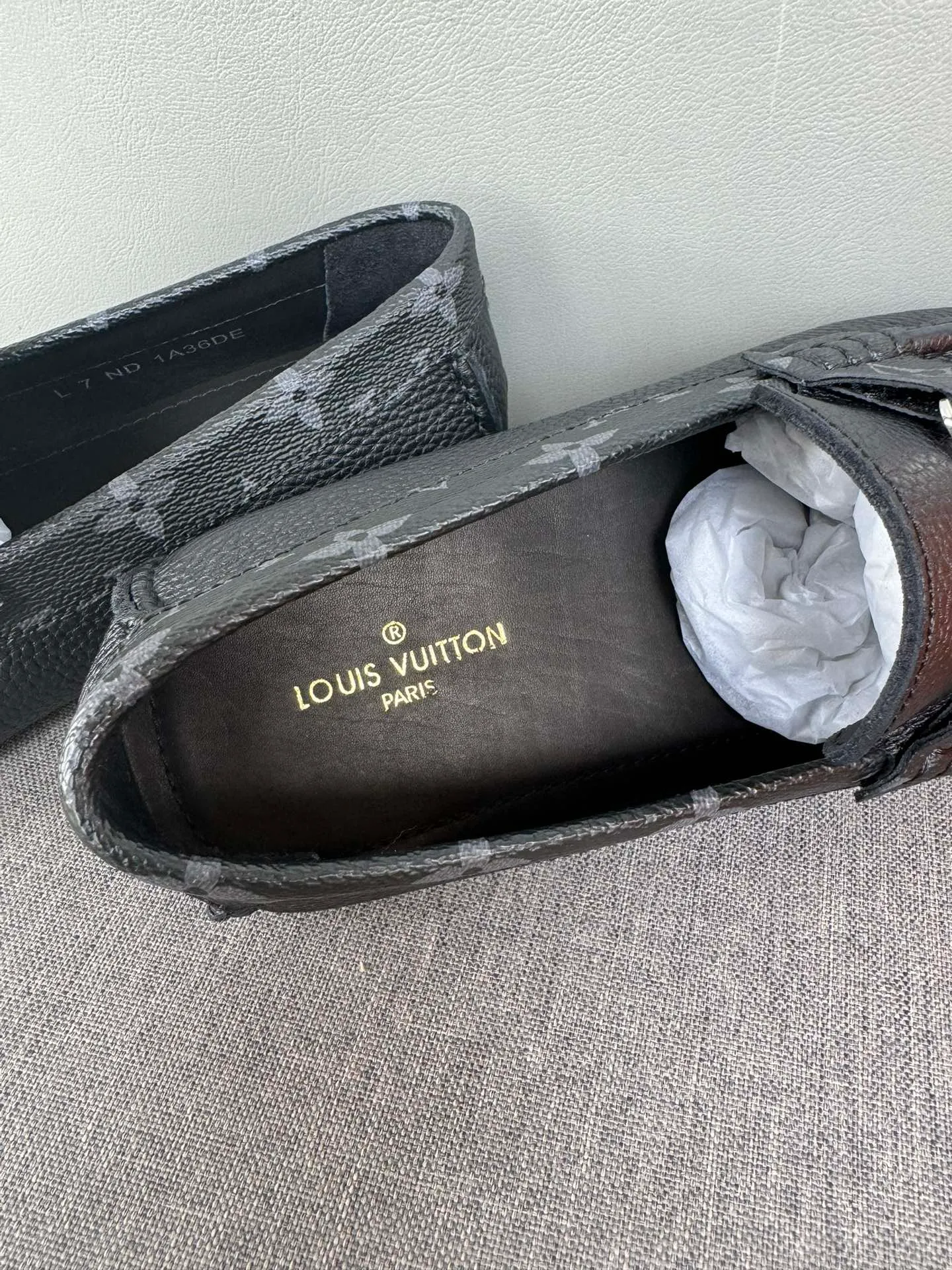 Batch 740💰[strong][strong][strong] Original order quality, new models at the counter, LV Louis Vuitton counter new models, handmade men's driving shoes, bean shoes, slip-on shoes, lazy shoes, exquisite hand-stitching, workmanship details comparable to the counters, Italian imported pebbled cowhide, water-dyed cowhide lining, sweat-absorbent and deodorant, black, 39-44 in large quantities in stock (38, 45 custom-made)